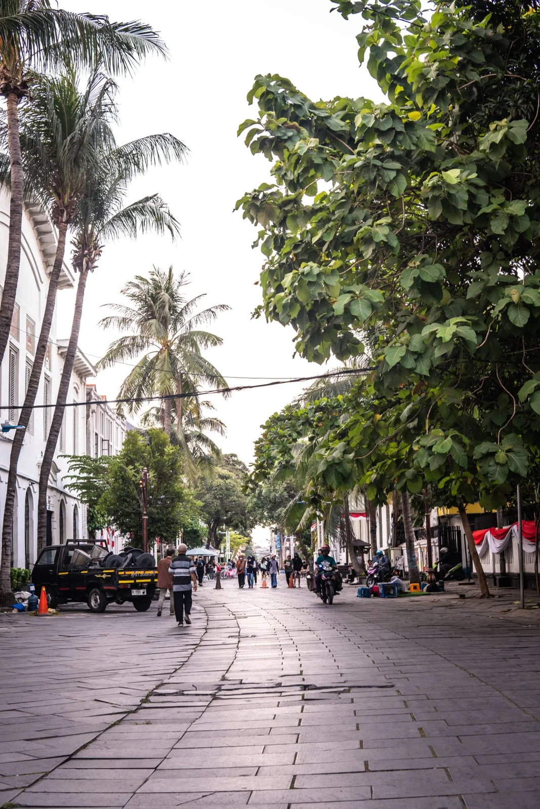 Foto ilustrasi pejalan kaki di jalan kota Jakarta, bukan laporan warga